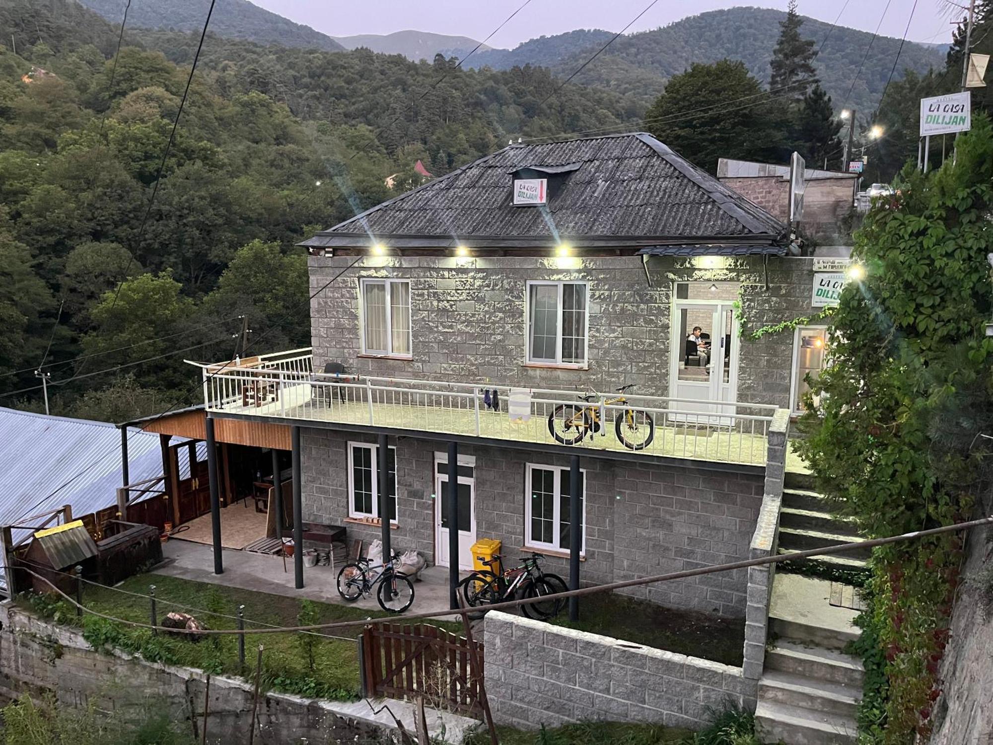 Hostel La Casa Dilidzjan Buitenkant foto